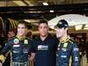 GP ABU DHABI, 13.11.2011- Vitaly Petrov (RUS), Lotus Renault GP, R31, Ronaldo (BRA), Ex soccer player e Bruno Senna (BRA), Lotus Renault GP R31 