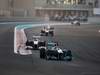 GP ABU DHABI, 13.11.2011- Gara, Michael Schumacher (GER), Mercedes GP Petronas F1 Team, MGP W02 davanti a Adrian Sutil (GER), Force India F1 Team, VJM04 