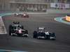 GP ABU DHABI, 13.11.2011- Gara, Vitantonio Liuzzi (ITA), HRT Formula One Team e Pastor Maldonado (VEN), Williams FW33 