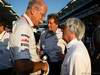 GP ABU DHABI, 13.11.2011- Gara, Dr. Dieter Zetsche, Chairman of Daimler, Norbert Haug (GER), Mercedes Motorsport chief e Bernie Ecclestone (GBR), President e CEO of Formula One Management