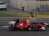GP ABU DHABI, 13.11.2011- Gara, Fernando Alonso (ESP), Ferrari, F-150 Italia e Mark Webber (AUS), Red Bull Racing, RB7 