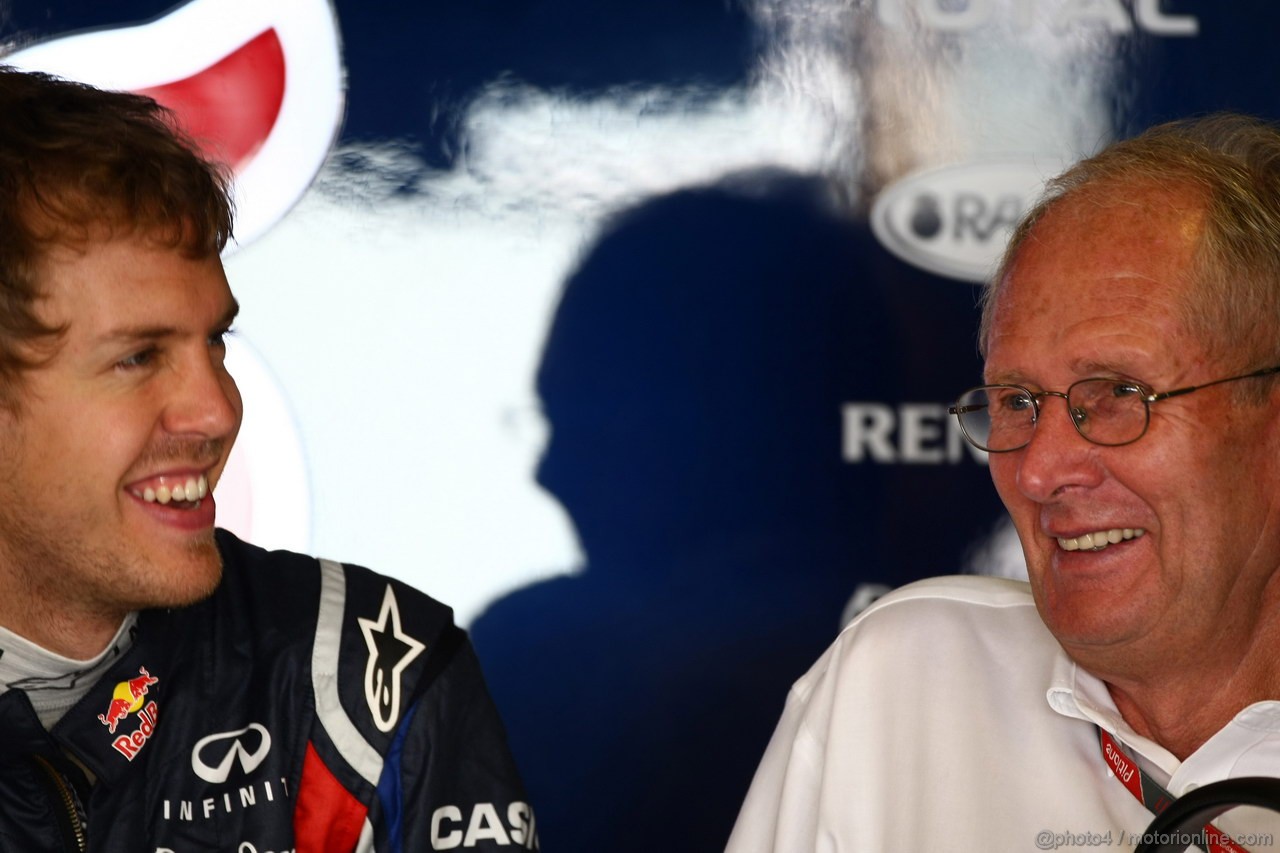 GP ABU DHABI, 12.11.2011- Prove Libere 3, Sabato, Sebastian Vettel (GER), Red Bull Racing, RB7 e Helmut Marko (AUT), Red Bull Racing, Red Bull Advisor 