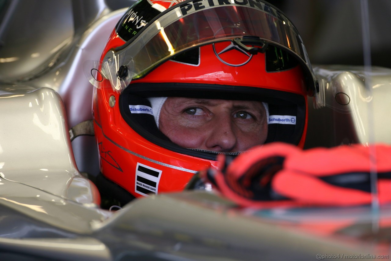 GP ABU DHABI, 12.11.2011- Prove Libere 3, Sabato, Michael Schumacher (GER), Mercedes GP Petronas F1 Team, MGP W02 