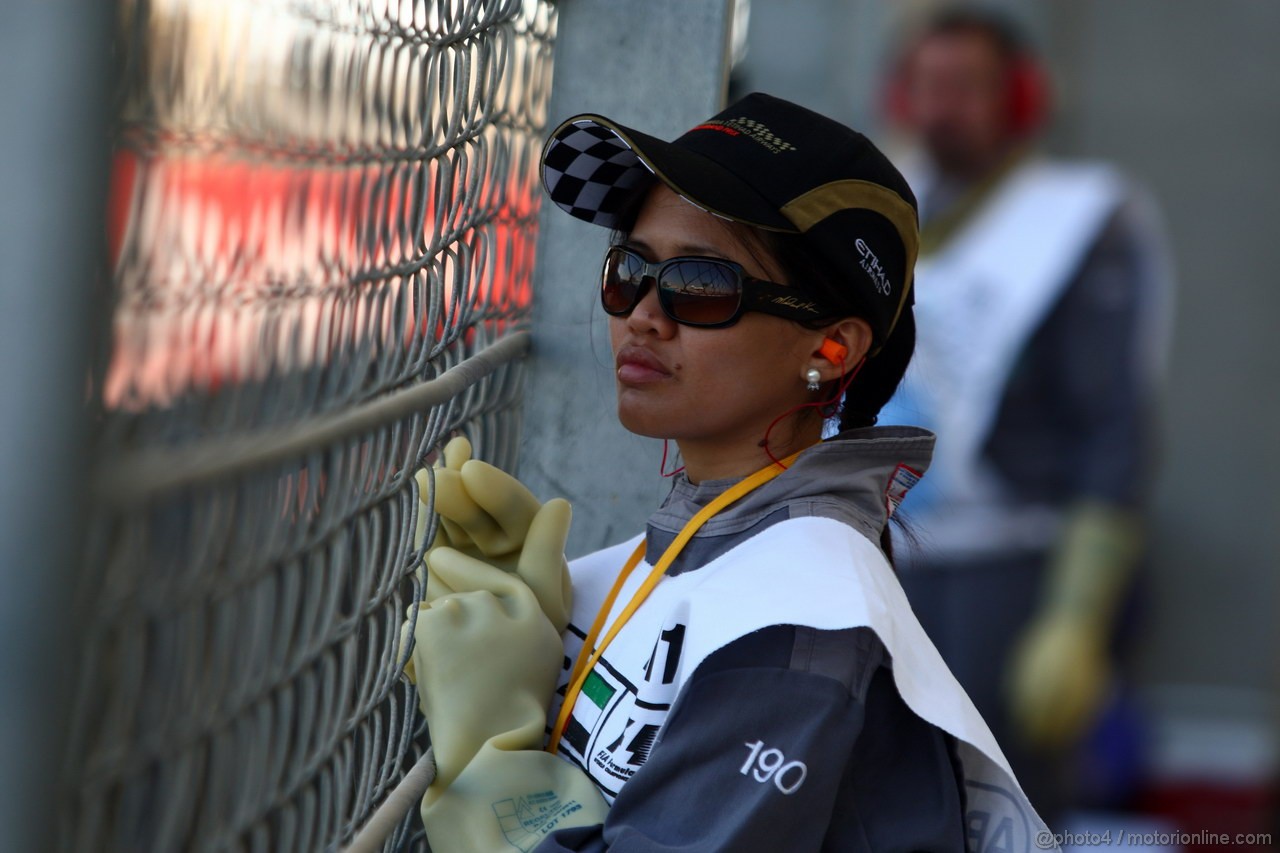 GP ABU DHABI, 12.11.2011- Prove Libere 3, Sabato, Atmosphere