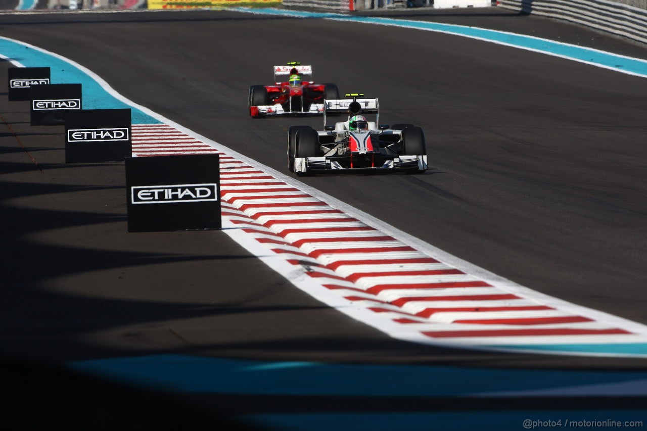 GP ABU DHABI, 12.11.2011- Prove Libere 3, Sabato, Vitantonio Liuzzi (ITA), HRT Formula One Team e Felipe Massa (BRA), Ferrari, F-150 Italia 