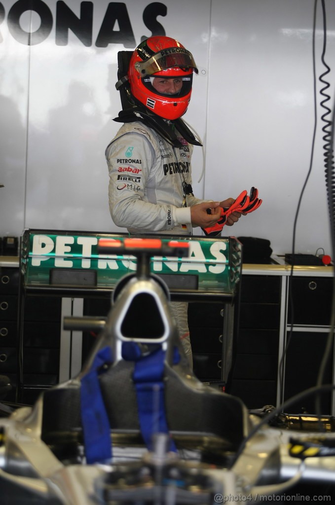 GP ABU DHABI, 12.11.2011- Prove Libere 3, Sabato, Michael Schumacher (GER), Mercedes GP Petronas F1 Team, MGP W02 