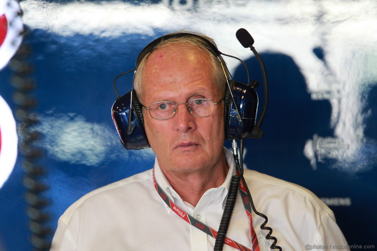 GP ABU DHABI, 12.11.2011- Prove Libere 3, Sabato, Helmut Marko (AUT), Red Bull Racing, Red Bull Advisor 