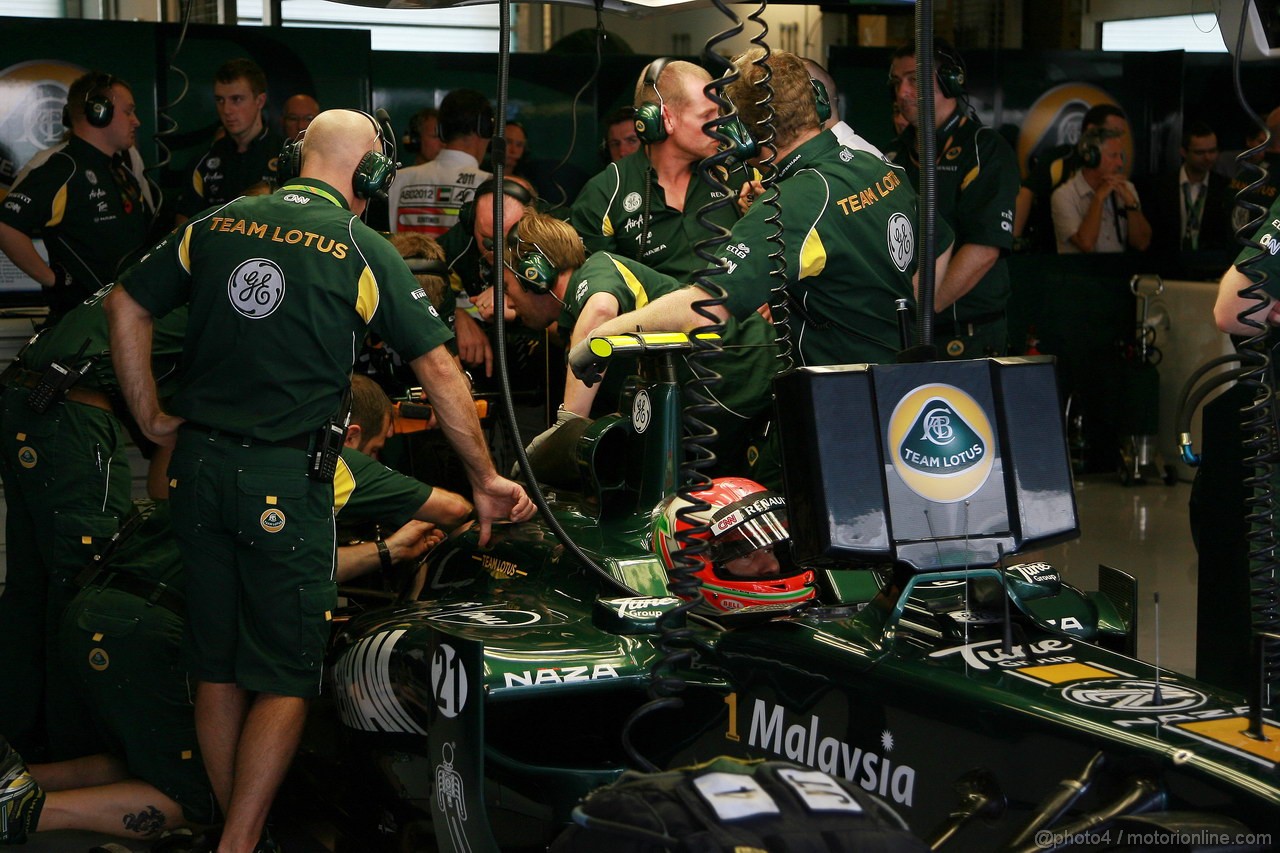GP ABU DHABI, 12.11.2011- Prove Libere 3, Sabato, Jarno Trulli (ITA), Team Lotus, TL11 