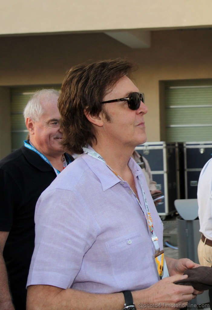 GP ABU DHABI, 12.11.2011- Qualifiche, Paul McCartney Arrives at the circuit