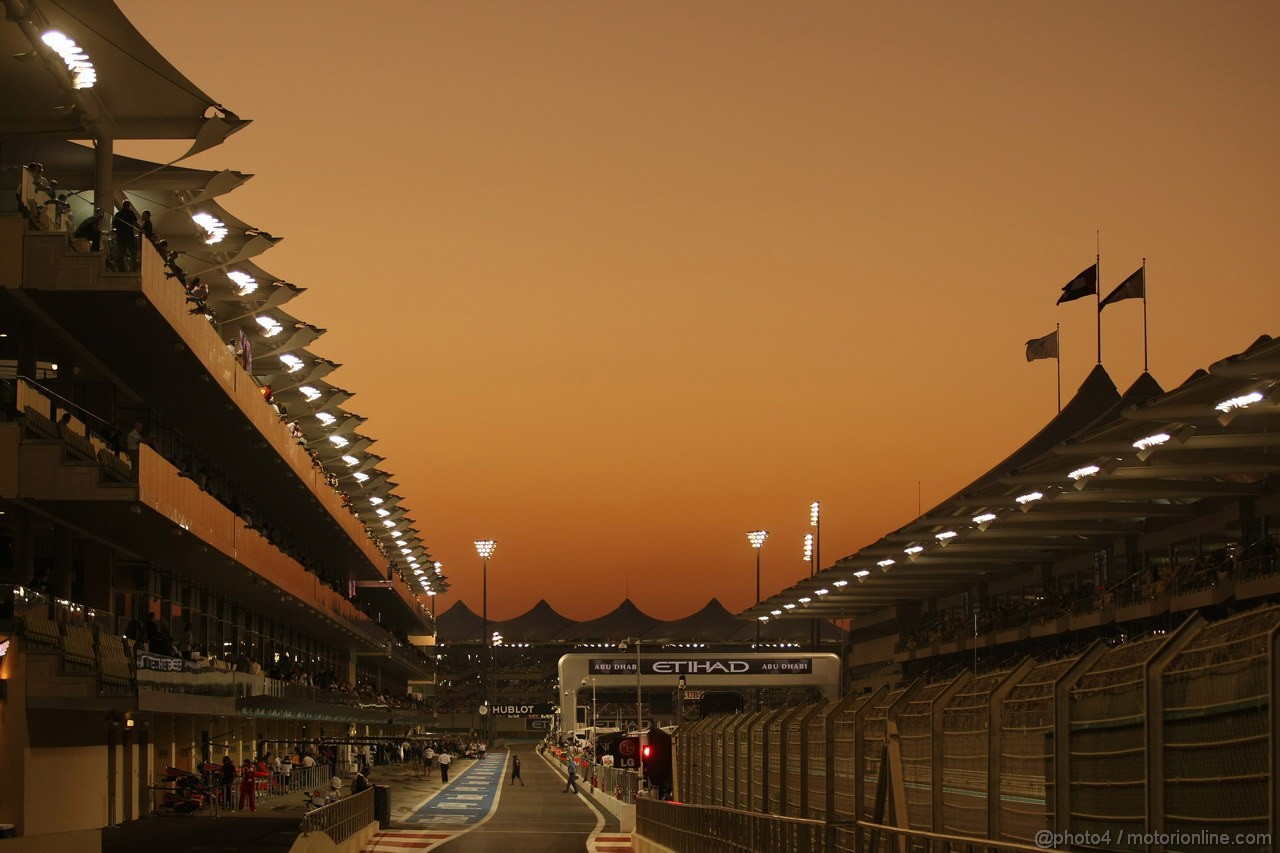 GP ABU DHABI, 12.11.2011- Qualifiche, Pit lane