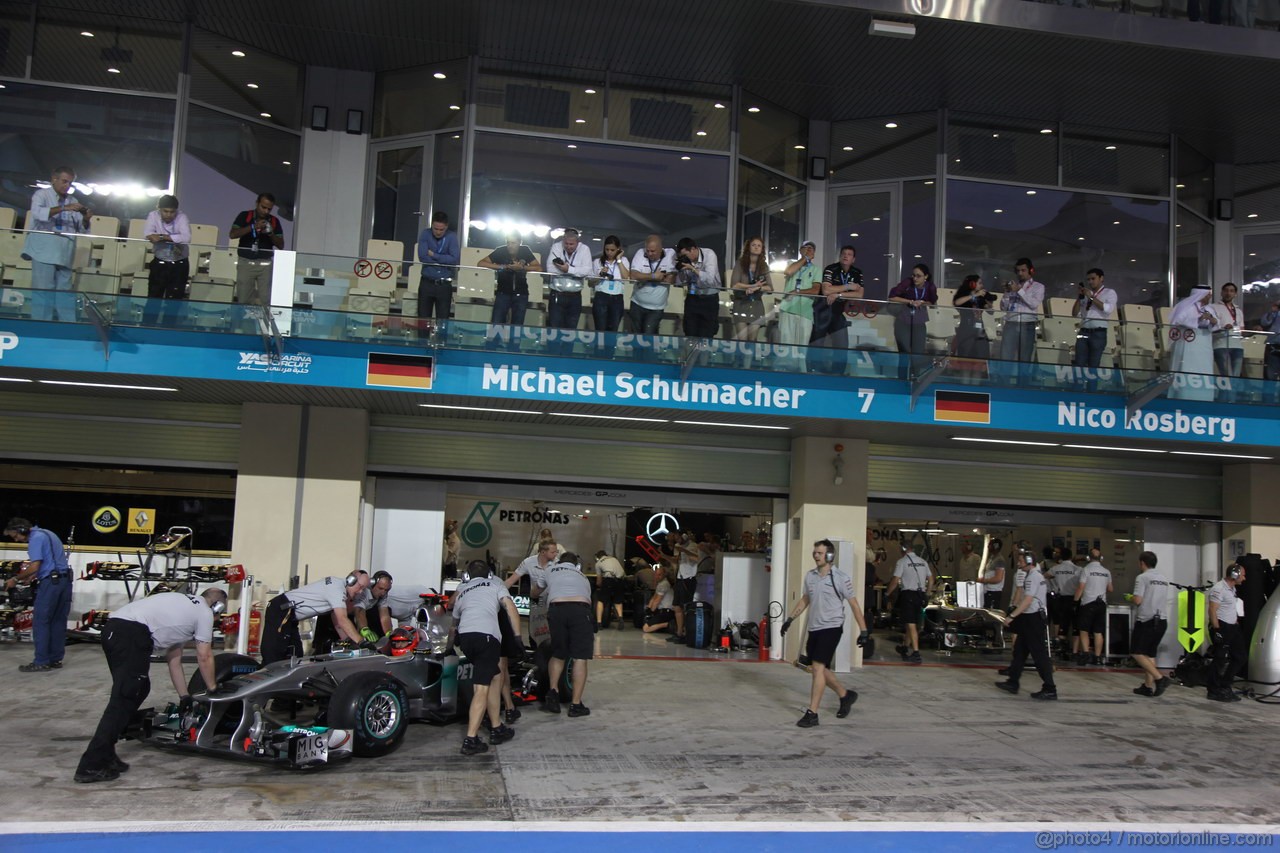 GP ABU DHABI, 12.11.2011- Qualifiche, Michael Schumacher (GER), Mercedes GP Petronas F1 Team, MGP W02 