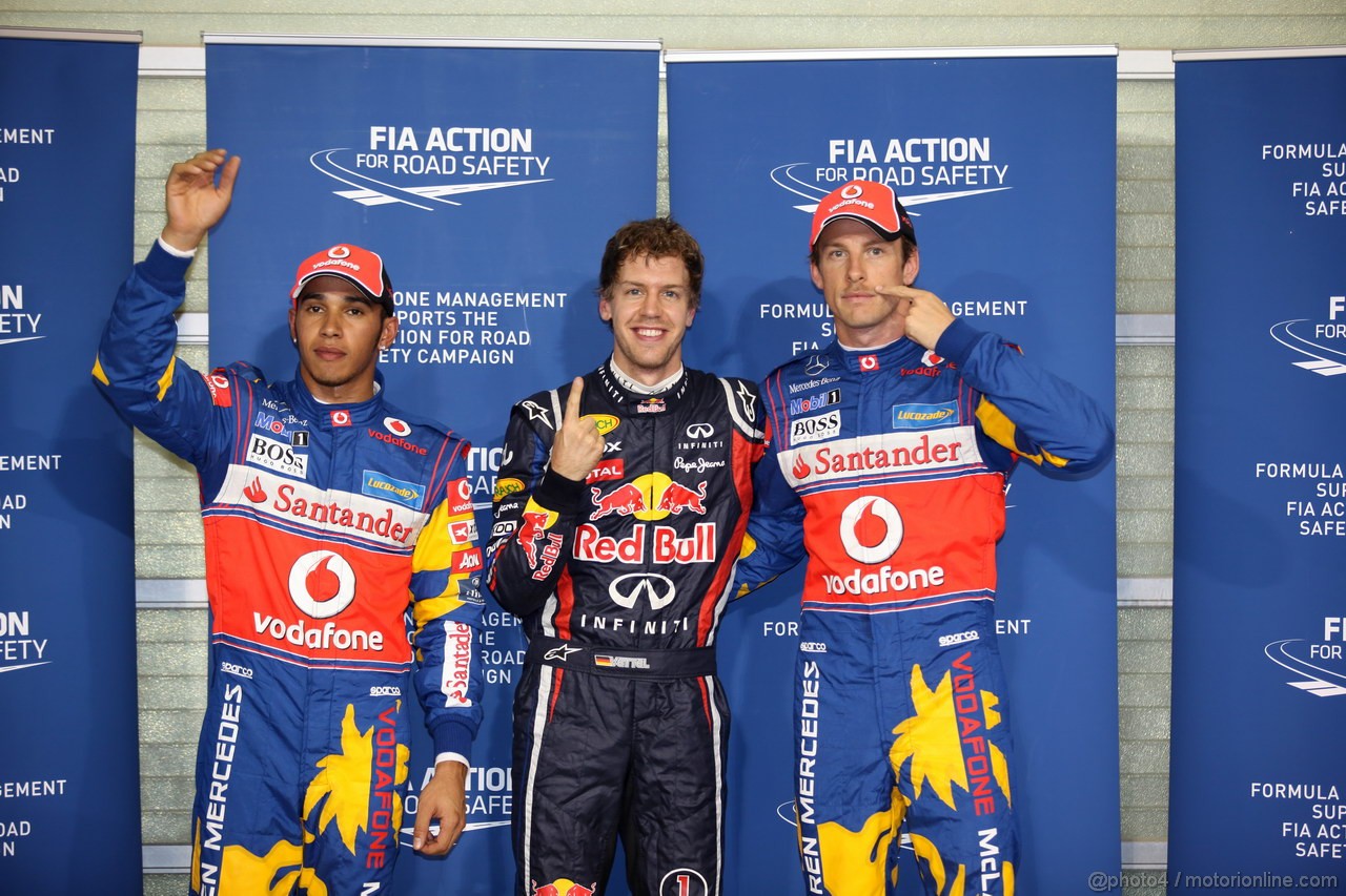 GP ABU DHABI, 12.11.2011- Qualifiche, Sebastian Vettel (GER), Red Bull Racing, RB7 pole position, Lewis Hamilton (GBR), McLaren  Mercedes, MP4-26 secondo e Jenson Button (GBR), McLaren  Mercedes, MP4-26 terzo 