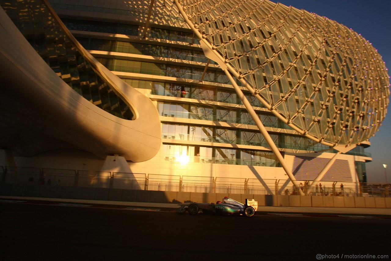 GP ABU DHABI, 12.11.2011- Qualifiche, Michael Schumacher (GER), Mercedes GP Petronas F1 Team, MGP W02 