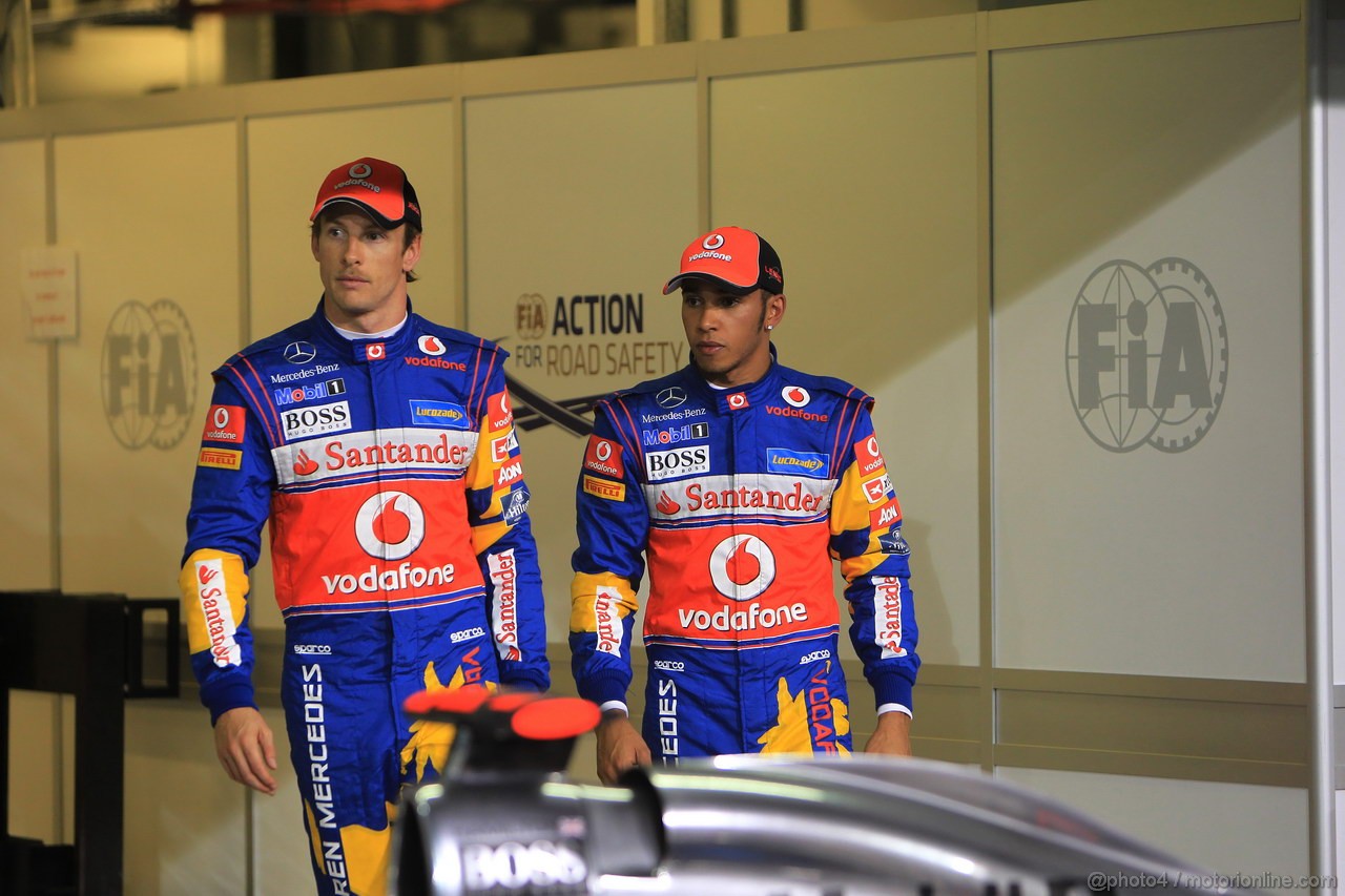 GP ABU DHABI, 12.11.2011- Qualifiche, Jenson Button (GBR), McLaren  Mercedes, MP4-26 e Lewis Hamilton (GBR), McLaren  Mercedes, MP4-26 