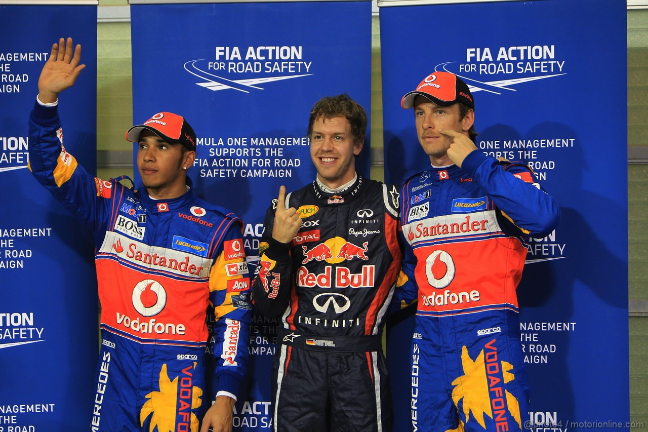 GP ABU DHABI, 12.11.2011- Qualifiche, Sebastian Vettel (GER), Red Bull Racing, RB7 pole position, Lewis Hamilton (GBR), McLaren  Mercedes, MP4-26 secondo e Jenson Button (GBR), McLaren  Mercedes, MP4-26 terzo 