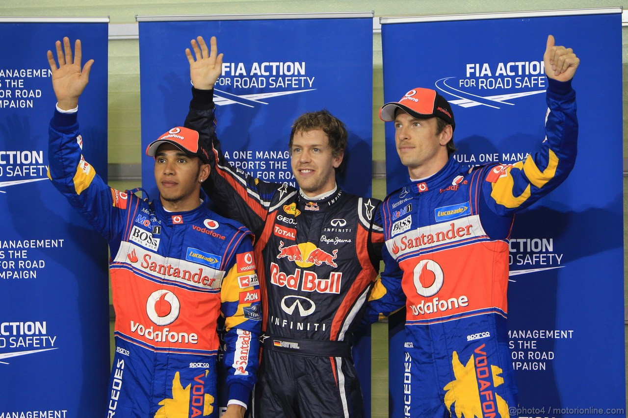 GP ABU DHABI, 12.11.2011- Qualifiche, Sebastian Vettel (GER), Red Bull Racing, RB7 pole position, Lewis Hamilton (GBR), McLaren  Mercedes, MP4-26 secondo e Jenson Button (GBR), McLaren  Mercedes, MP4-26 terzo 