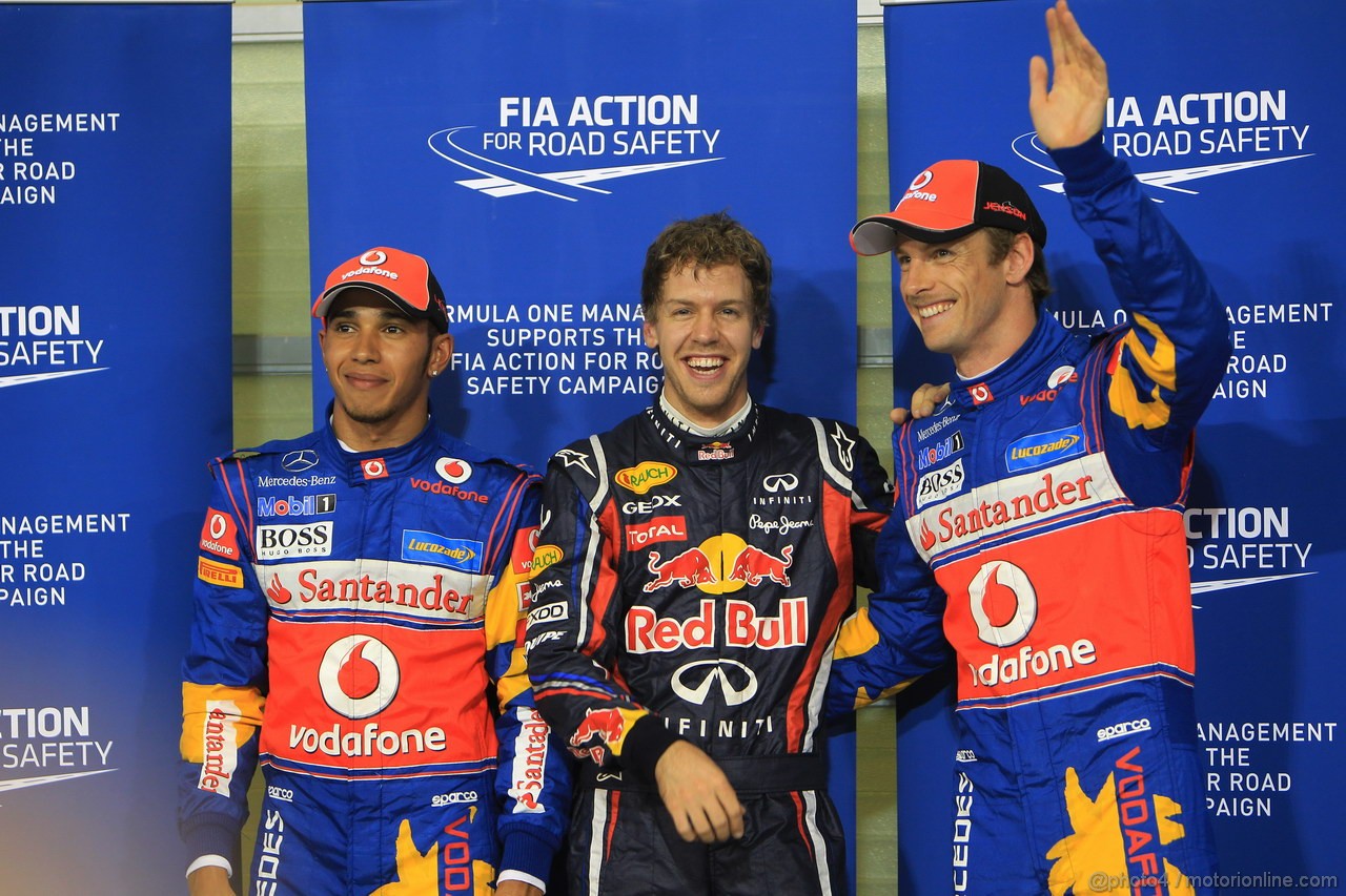 GP ABU DHABI, 12.11.2011- Qualifiche, Sebastian Vettel (GER), Red Bull Racing, RB7 pole position, Lewis Hamilton (GBR), McLaren  Mercedes, MP4-26 secondo e Jenson Button (GBR), McLaren  Mercedes, MP4-26 terzo 