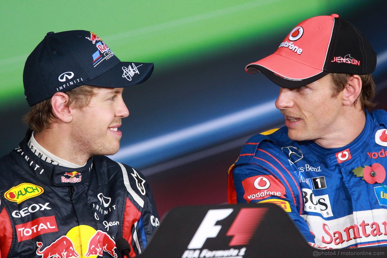GP ABU DHABI, 12.11.2011- Qualifiche, Sebastian Vettel (GER), Red Bull Racing, RB7 pole position e Jenson Button (GBR), McLaren  Mercedes, MP4-26 terzo 