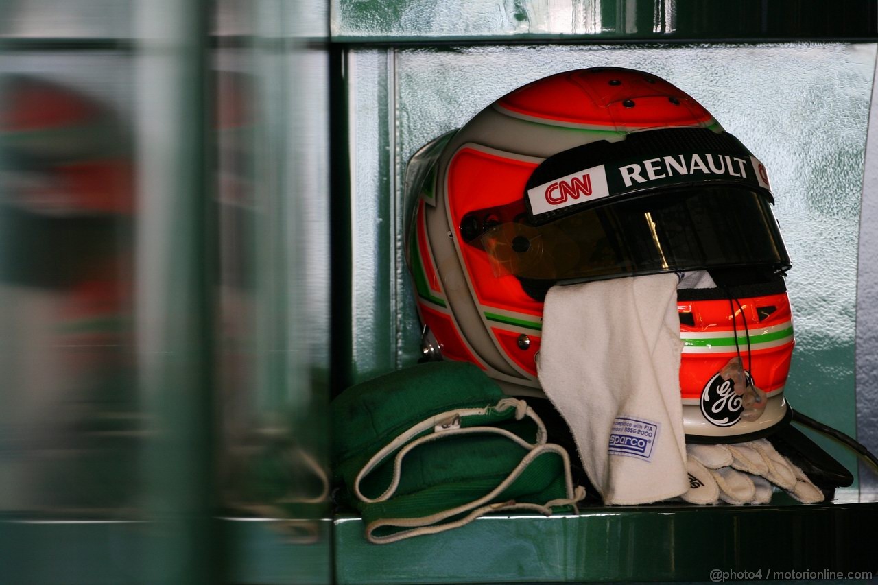 GP ABU DHABI, 11.11.2011- Prove Libere 1, Venerdi', Helmet of Jarno Trulli (ITA), Team Lotus, TL11 