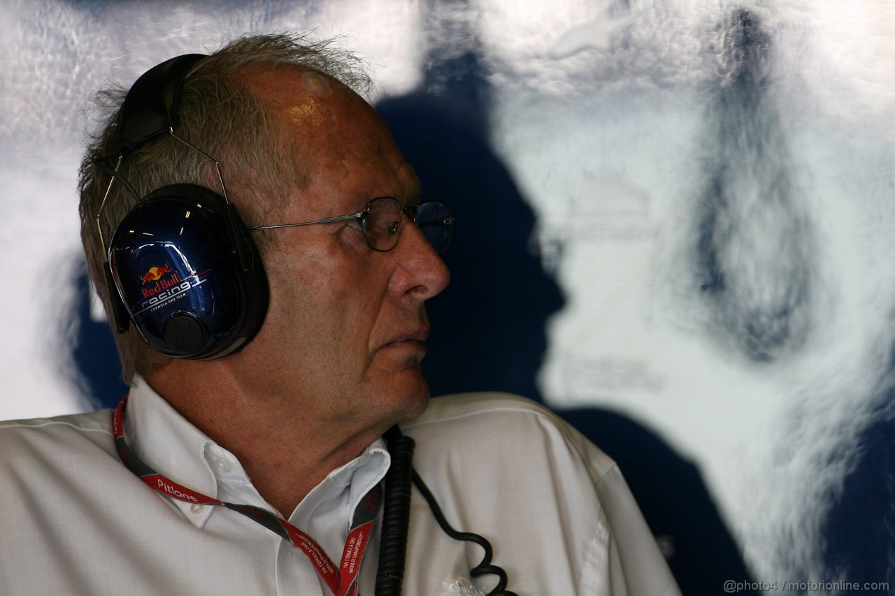GP ABU DHABI, 11.11.2011- Prove Libere 1, Venerdi', Helmut Marko (AUT), Red Bull Racing, Red Bull Advisor