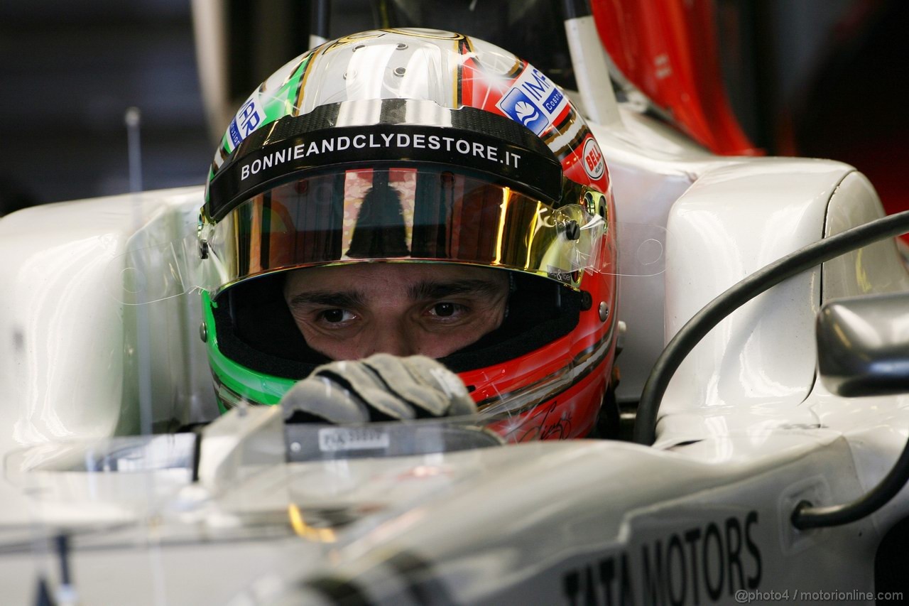 GP ABU DHABI, 11.11.2011- Prove Libere 1, Venerdi', Vitantonio Liuzzi (ITA), HRT Formula One Team 