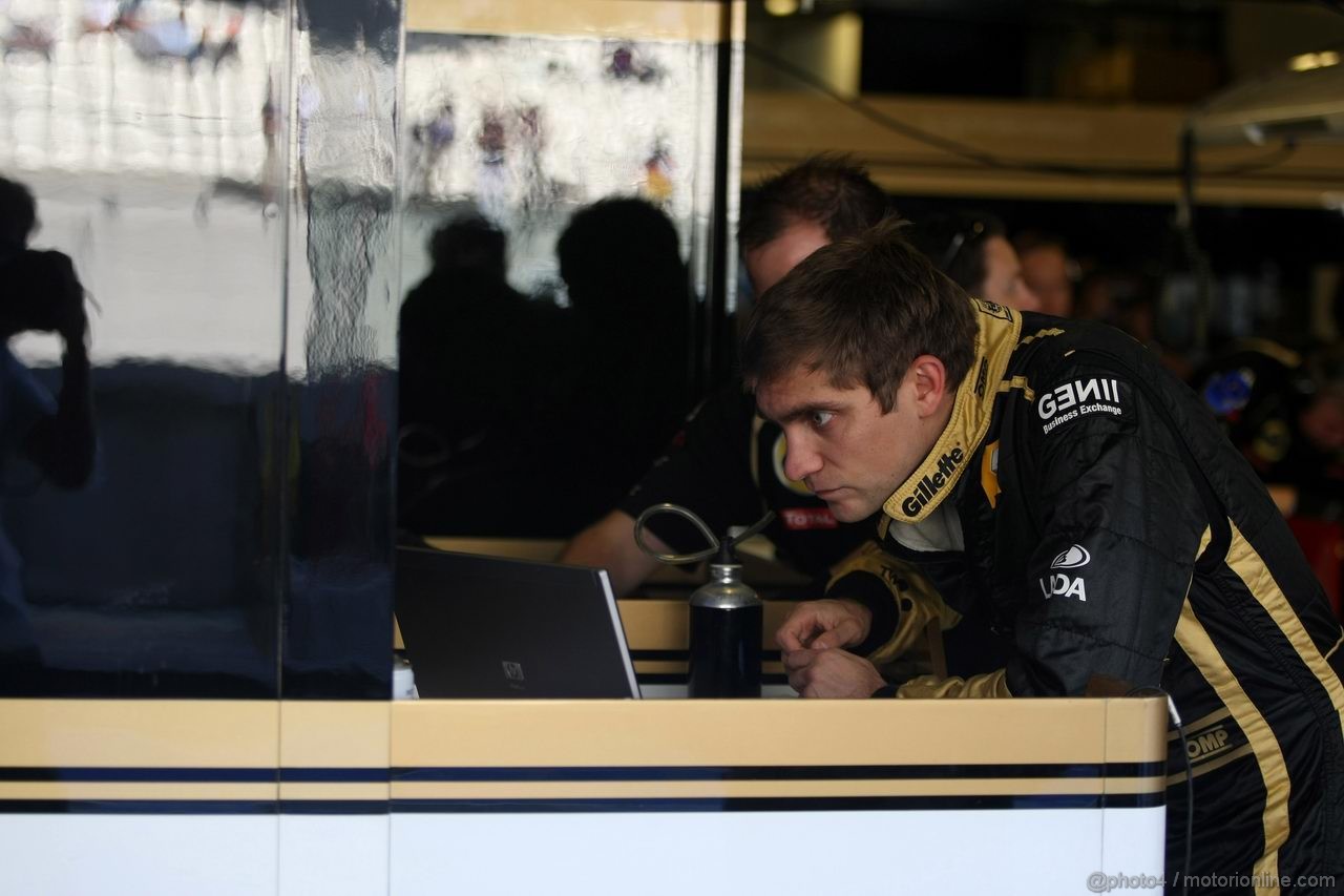 GP ABU DHABI, 11.11.2011- Prove Libere 1, Venerdi', Vitaly Petrov (RUS), Lotus Renault GP, R31 