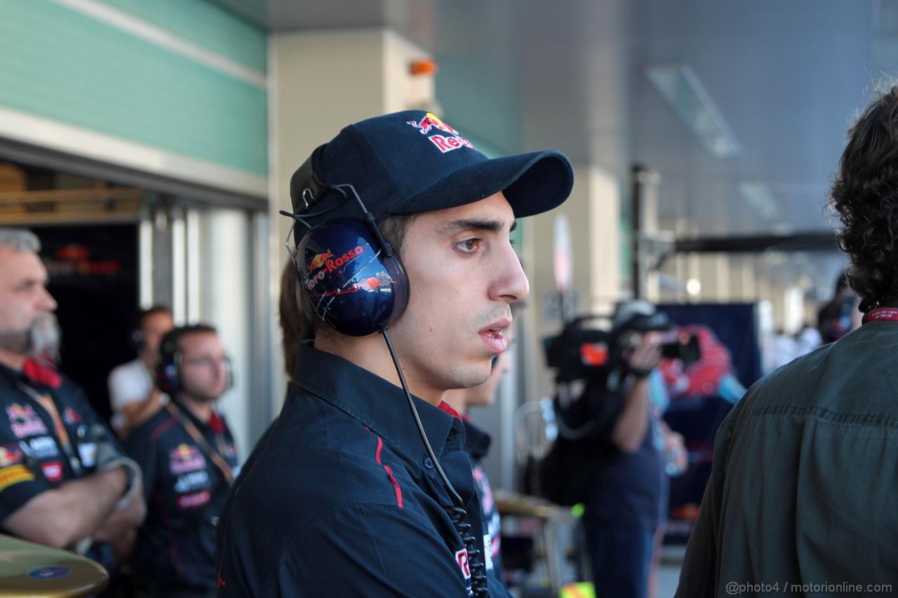 GP ABU DHABI, 11.11.2011- Prove Libere 1, Venerdi', Sébastien Buemi (SUI), Scuderia Toro Rosso, STR6 