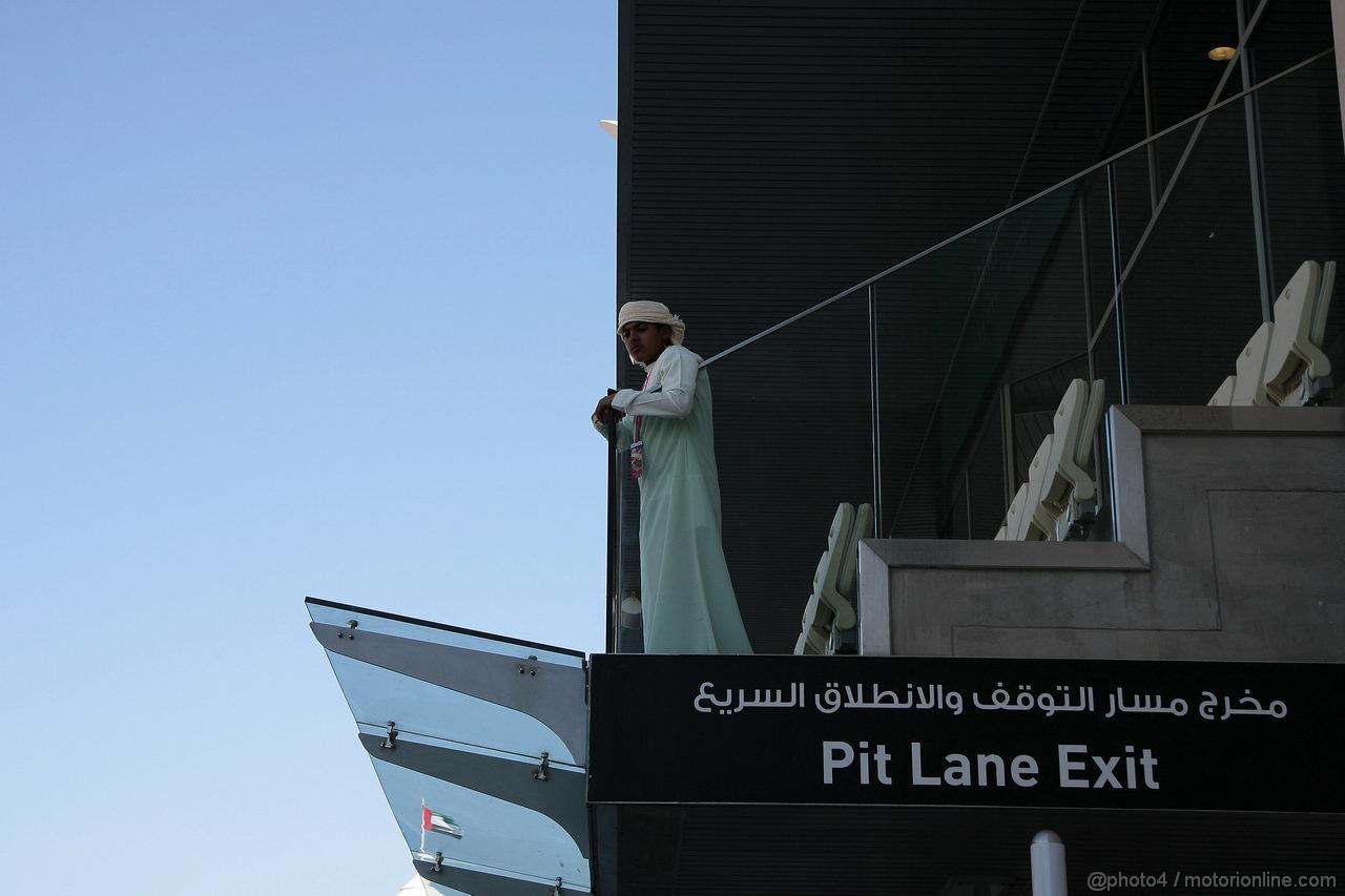 GP ABU DHABI, 11.11.2011- Prove Libere 1, Venerdi', Atmosphere