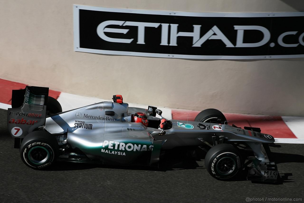 GP ABU DHABI, 11.11.2011- Prove Libere 1, Venerdi', Michael Schumacher (GER), Mercedes GP Petronas F1 Team, MGP W02 