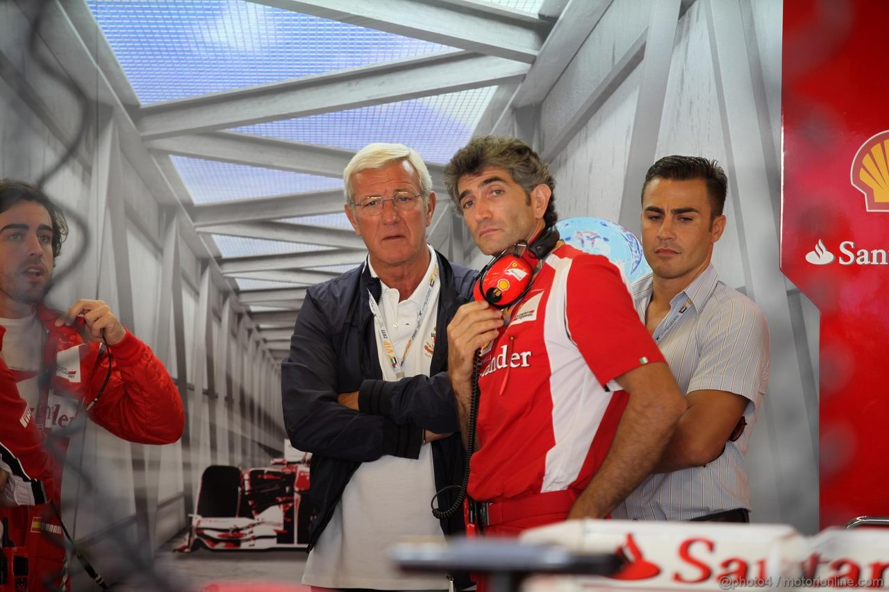 GP ABU DHABI, 11.11.2011- Prove Libere 1, Venerdi', Fernando Alonso (ESP), Ferrari, F-150 Italia, Marcello Lippi e Fabio Cannavaro (ITA)