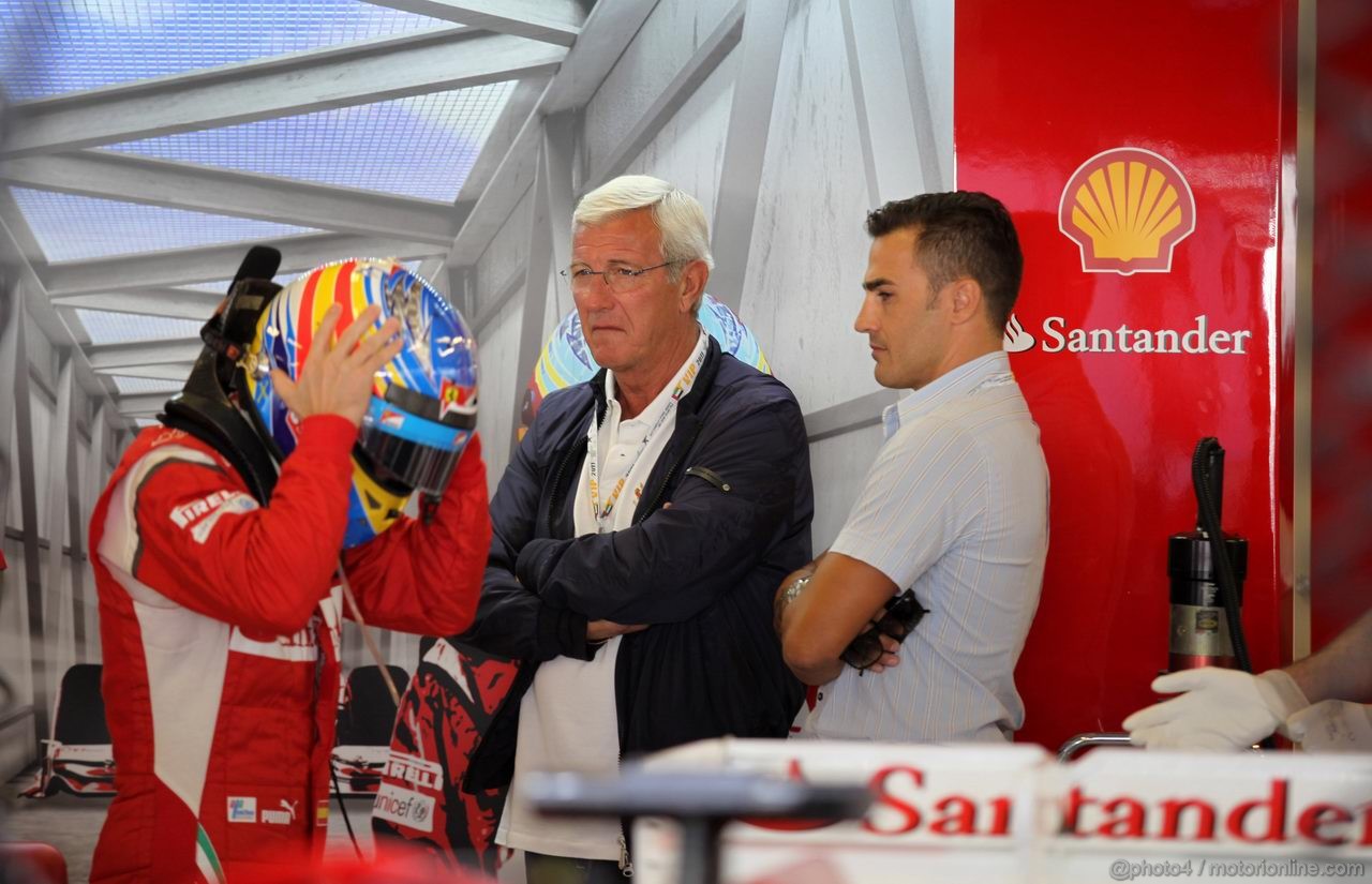 GP ABU DHABI, 11.11.2011- Prove Libere 1, Venerdi', Fernando Alonso (ESP), Ferrari, F-150 Italia, Marcello Lippi (ITA) e Fabio Cannavaro (ITA)