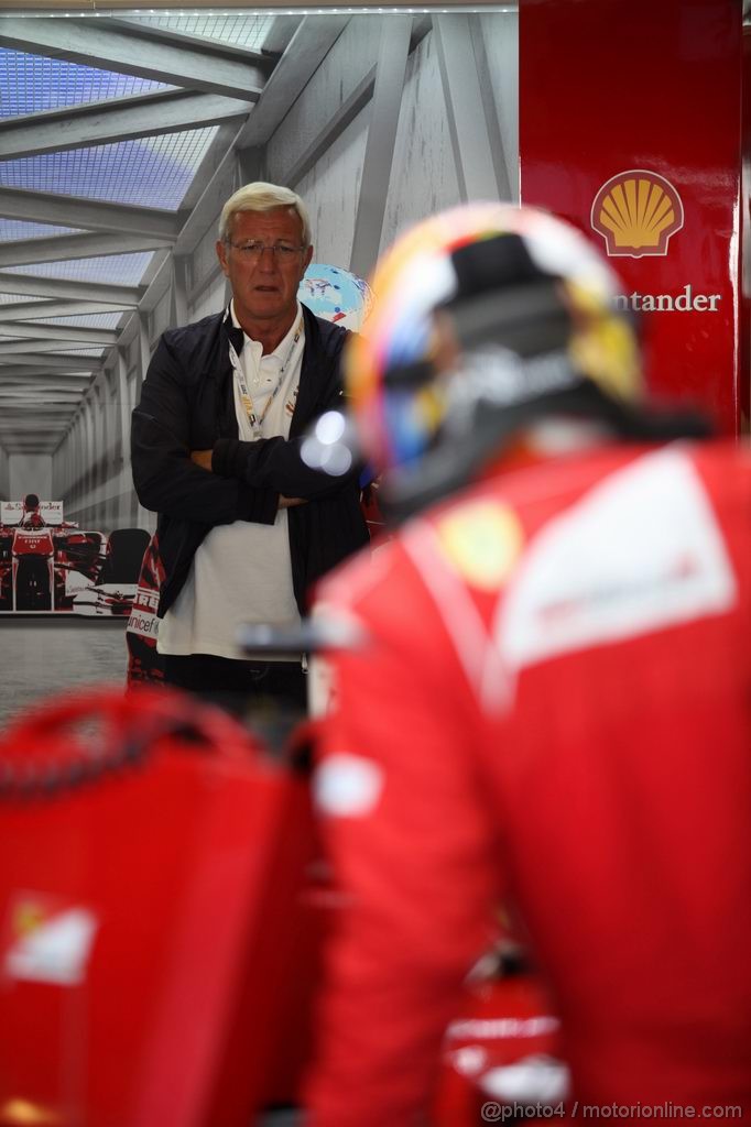 GP ABU DHABI, 11.11.2011- Prove Libere 1, Venerdi', Marcello Lippi (ITA) e Fernando Alonso (ESP), Ferrari, F-150 Italia 