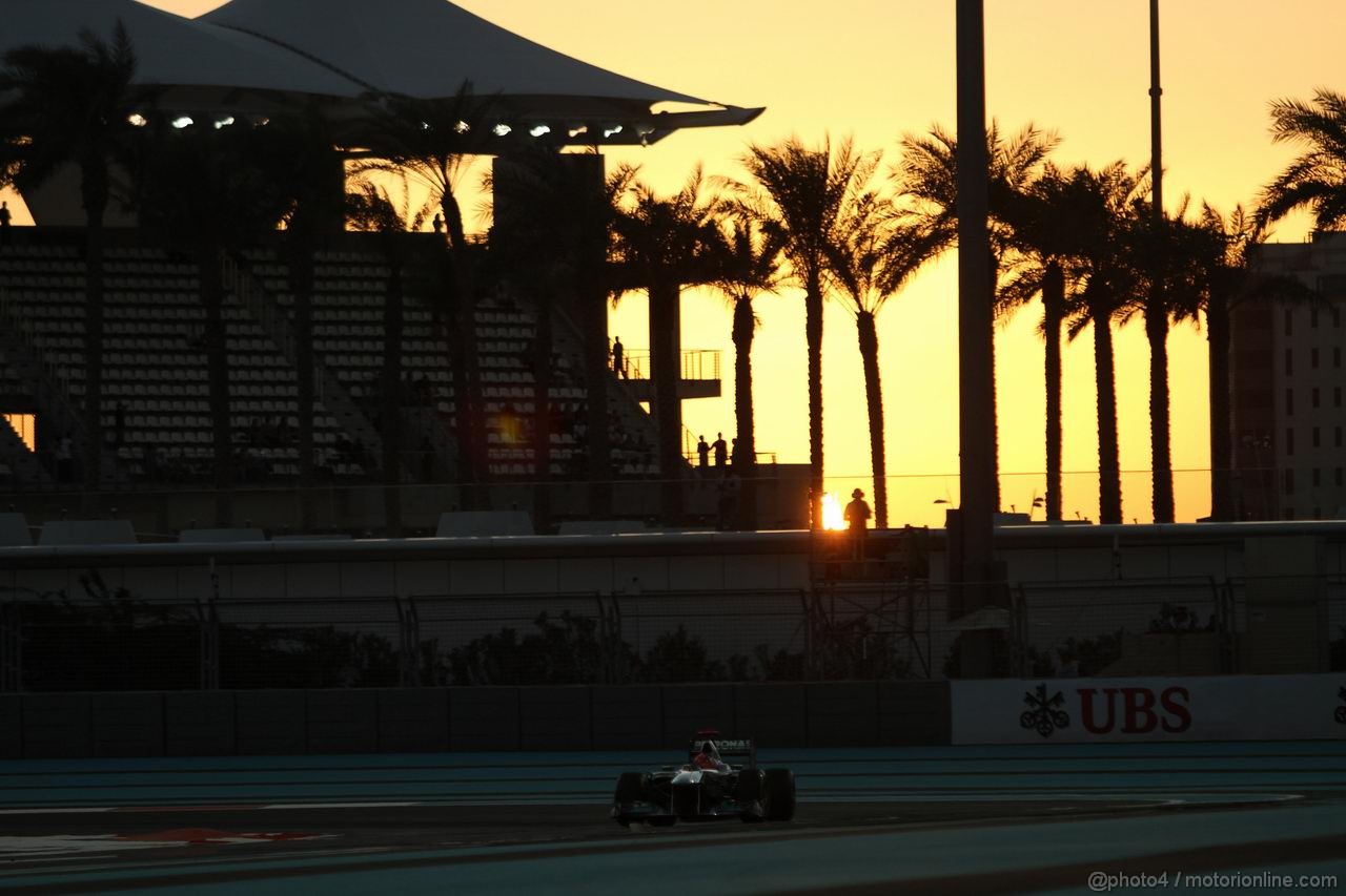 GP ABU DHABI, 11.11.2011- Prove Libere 2, Venerdi', Michael Schumacher (GER), Mercedes GP Petronas F1 Team, MGP W02
