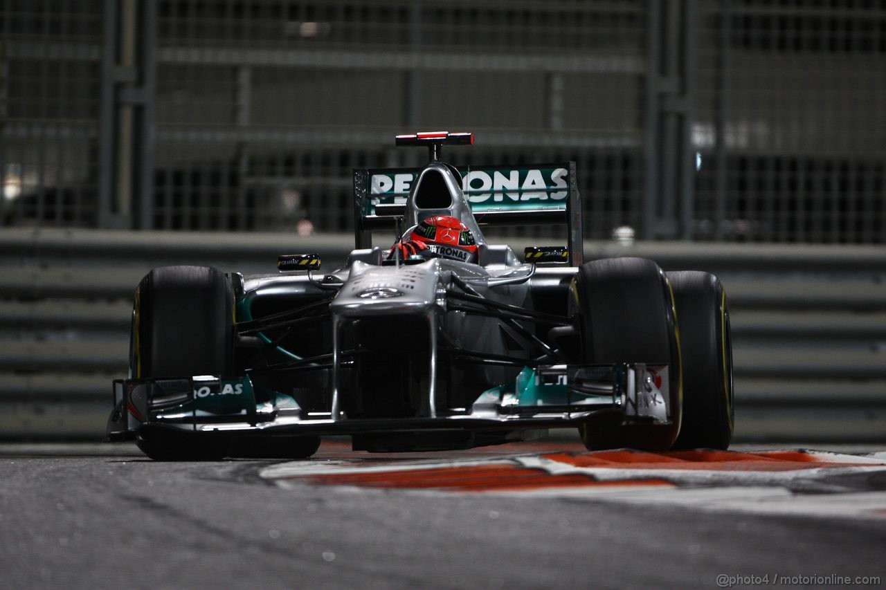 GP ABU DHABI, 11.11.2011- Prove Libere 2, Venerdi', Michael Schumacher (GER), Mercedes GP Petronas F1 Team, MGP W02 