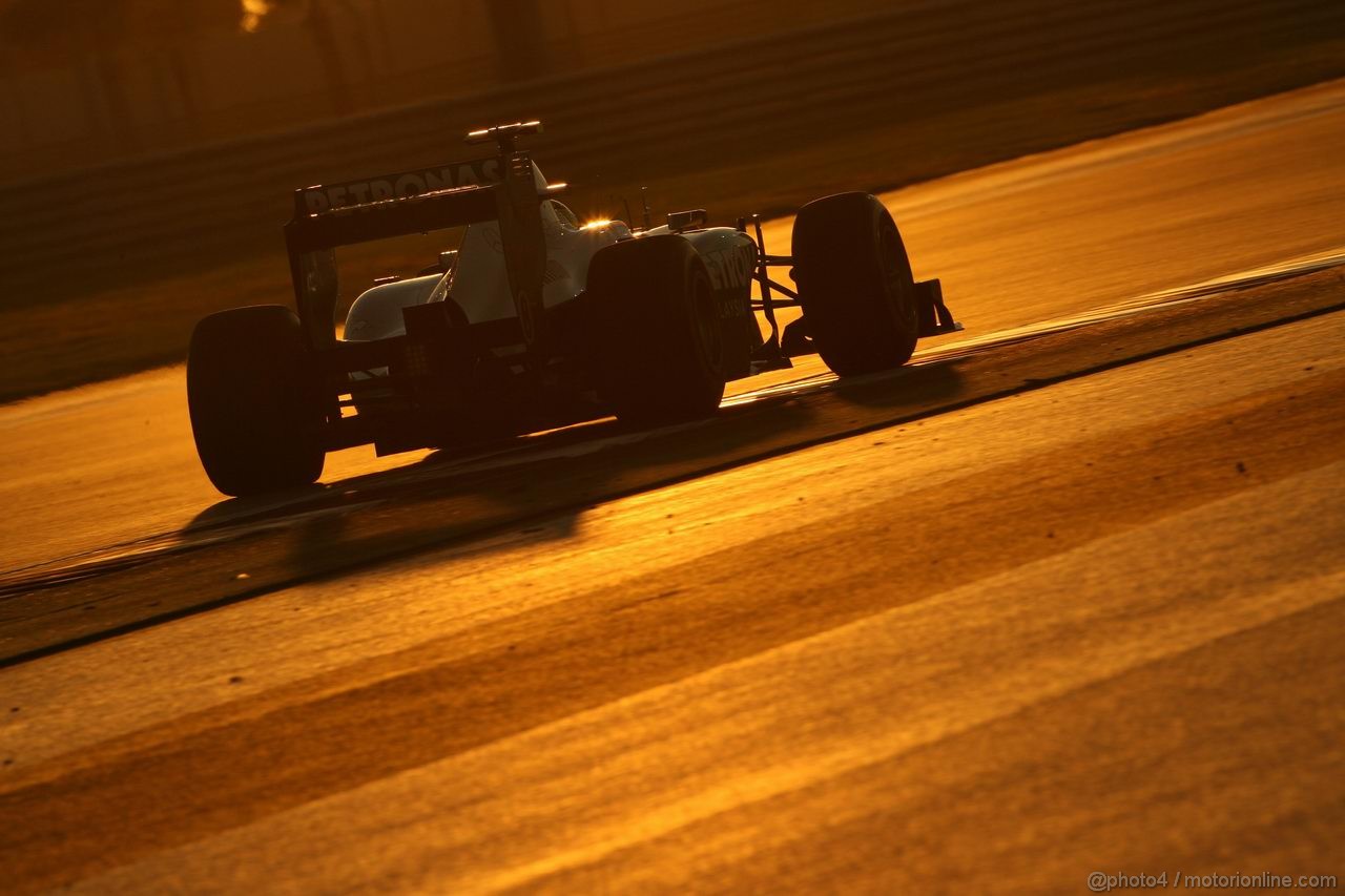 GP ABU DHABI, 11.11.2011- Prove Libere 2, Venerdi', Michael Schumacher (GER), Mercedes GP Petronas F1 Team, MGP W02