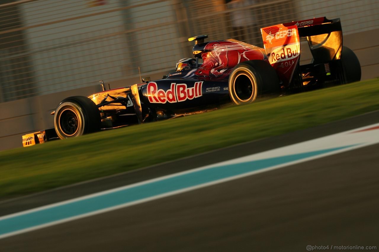 GP ABU DHABI, 11.11.2011- Prove Libere 2, Venerdi', Mark Webber (AUS), Red Bull Racing, RB7