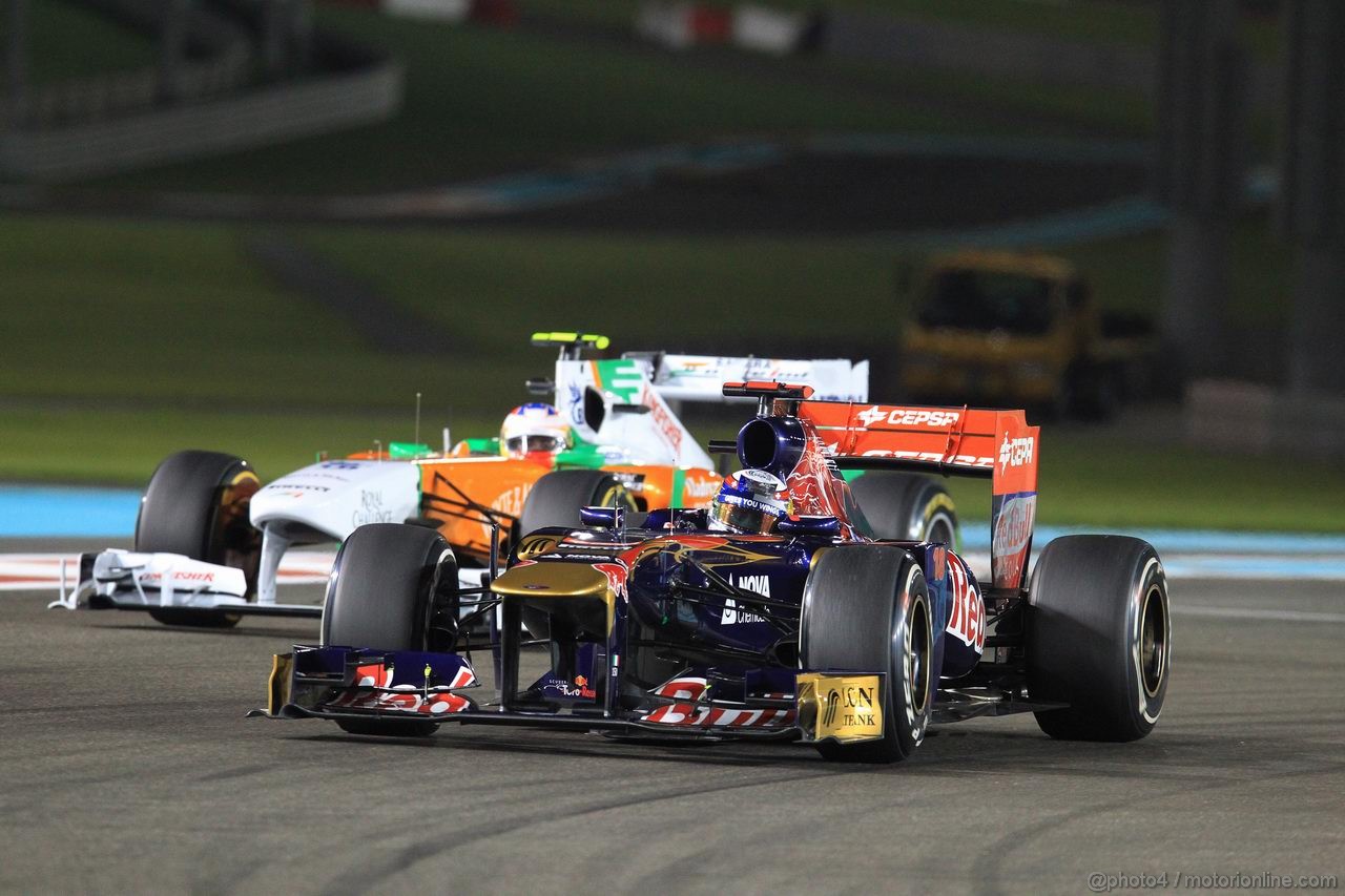 GP ABU DHABI, 11.11.2011- Prove Libere 2, Venerdi', Paul di Resta (GBR) Force India VJM04 e Sébastien Buemi (SUI), Scuderia Toro Rosso, STR6 