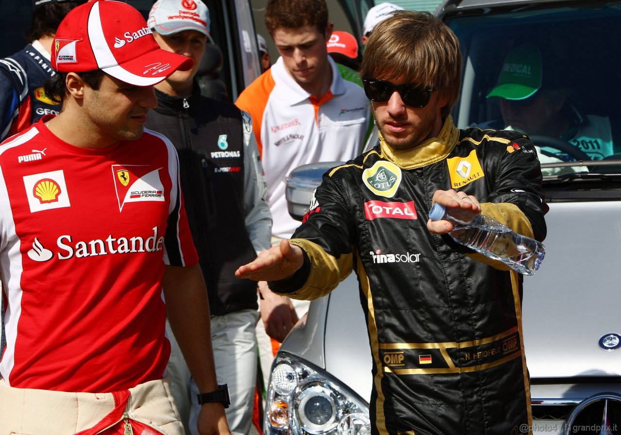 GP AUSTRALIA, 27.03.2011- Felipe Massa (BRA), Ferrari, F-150 Italia anf Nick Heidfeld (GER) Lotus Renault GP R31  