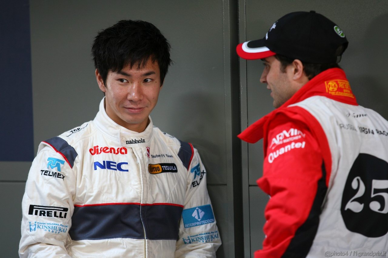 GP AUSTRALIA, 27.03.2011- Kamui Kobayashi (JAP), Sauber F1 Team C30 e Jerome D'Ambrosio (BEL), Marussia Virgin Racing VR-02 