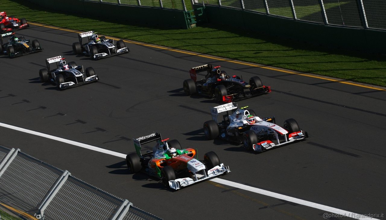 GP AUSTRALIA, 27.03.2011- Gara, Adrian Sutil (GER), Force India F1 Team, VJM04 e Sergio Pérez (MEX), Sauber F1 Team C30 