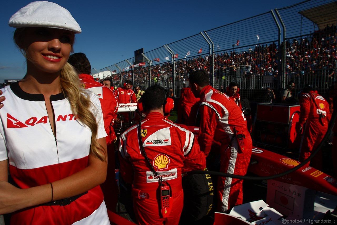 GP AUSTRALIA, 27.03.2011- Gara, griglia girls, Fernando Alonso (ESP), Ferrari, F-150 Italia 