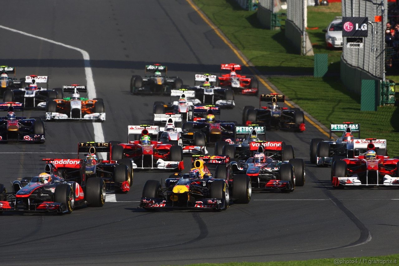 GP AUSTRALIA, 27.03.2011- Gara, Start, Lewis Hamilton (GBR), McLaren  Mercedes, MP4-26 e Mark Webber (AUS), Red Bull Racing, RB7 