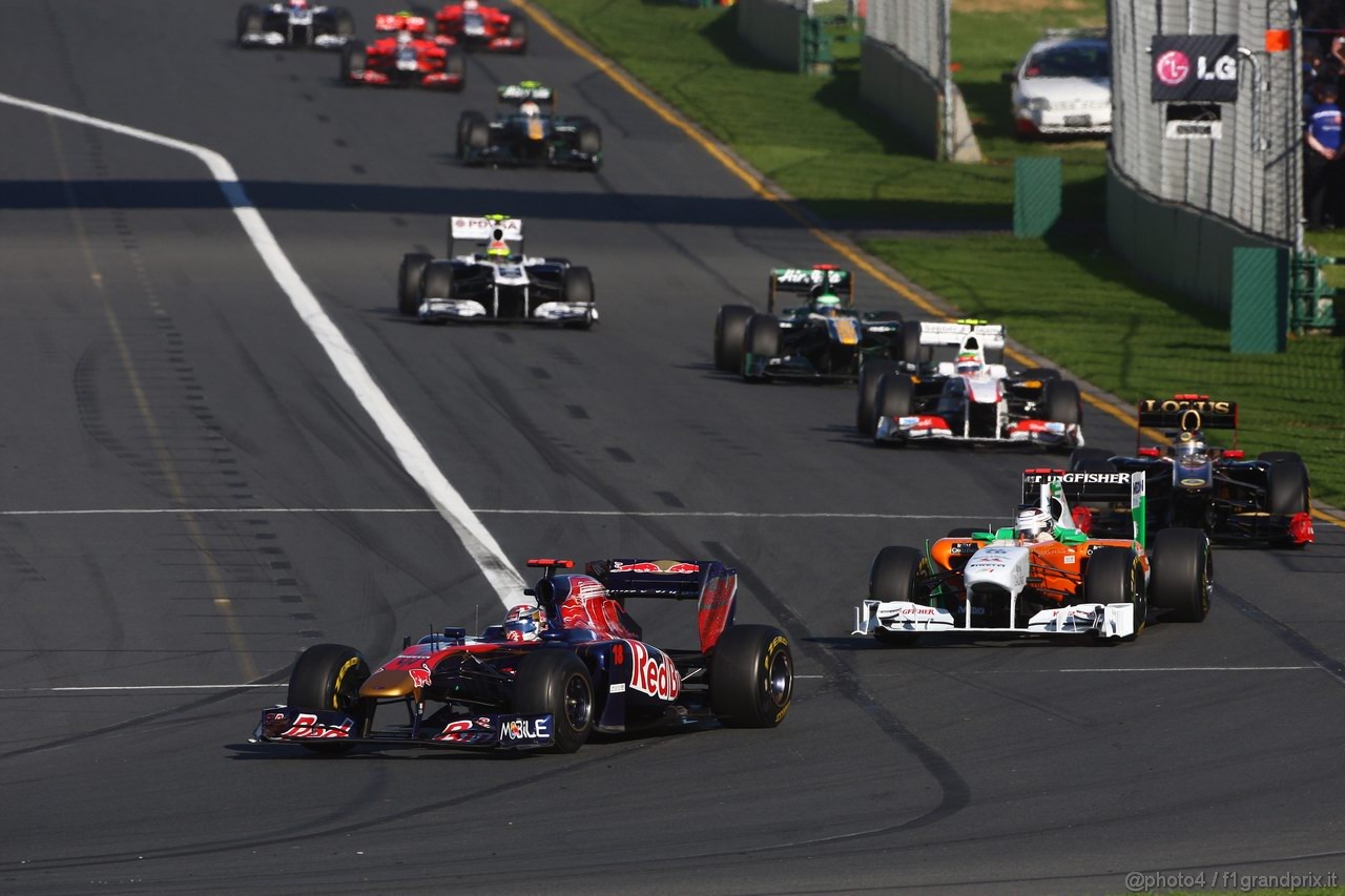 GP AUSTRALIA, 27.03.2011- Gara, Sébastien Buemi (SUI), Scuderia Toro Rosso, STR6 e Adrian Sutil (GER), Force India F1 Team, VJM04 