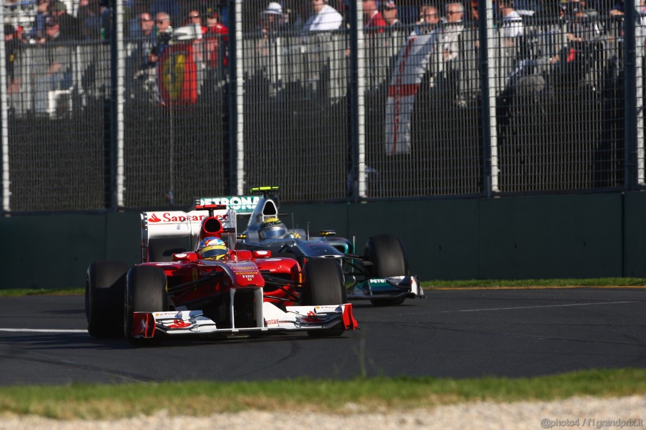 GP AUSTRALIA, 27.03.2011- Gara, Fernando Alonso (ESP), Ferrari, F-150 Italia e Nico Rosberg (GER), Mercedes GP Petronas F1 Team, MGP W02 