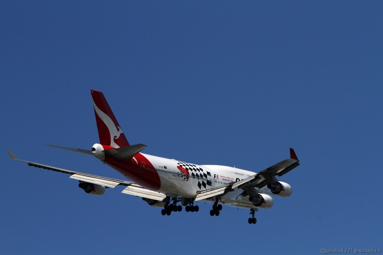 GP AUSTRALIA, 27.03.2011- Gara, Qantas airplane