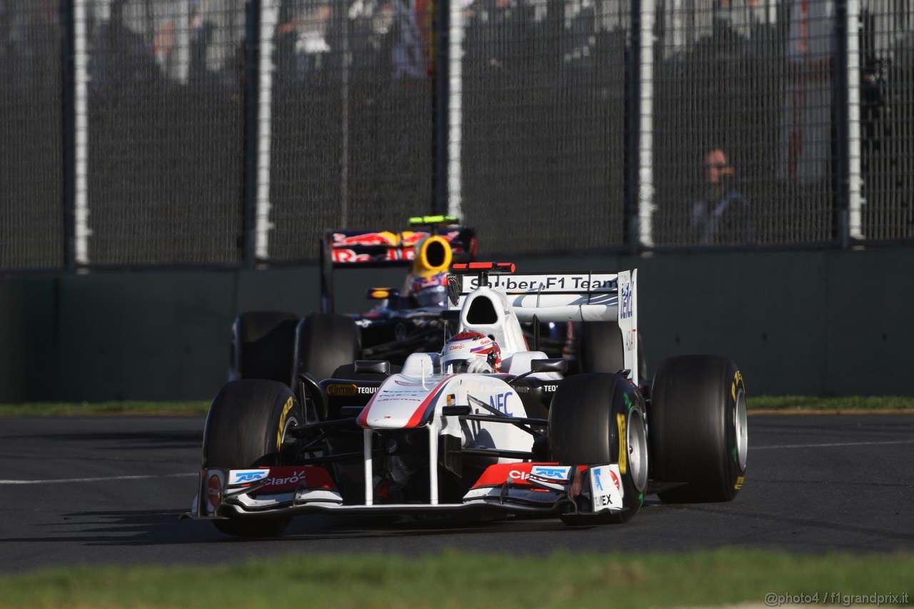 GP AUSTRALIA, 27.03.2011- Gara, Kamui Kobayashi (JAP), Sauber F1 Team C30 davanti a Mark Webber (AUS), Red Bull Racing, RB7 