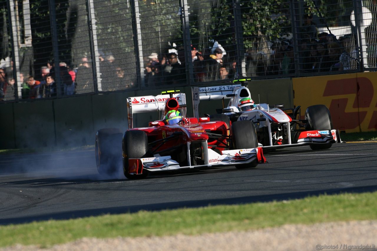 GP AUSTRALIA, 27.03.2011- Gara, Felipe Massa (BRA), Ferrari, F-150 Italia e Sergio Pérez (MEX), Sauber F1 Team C30 