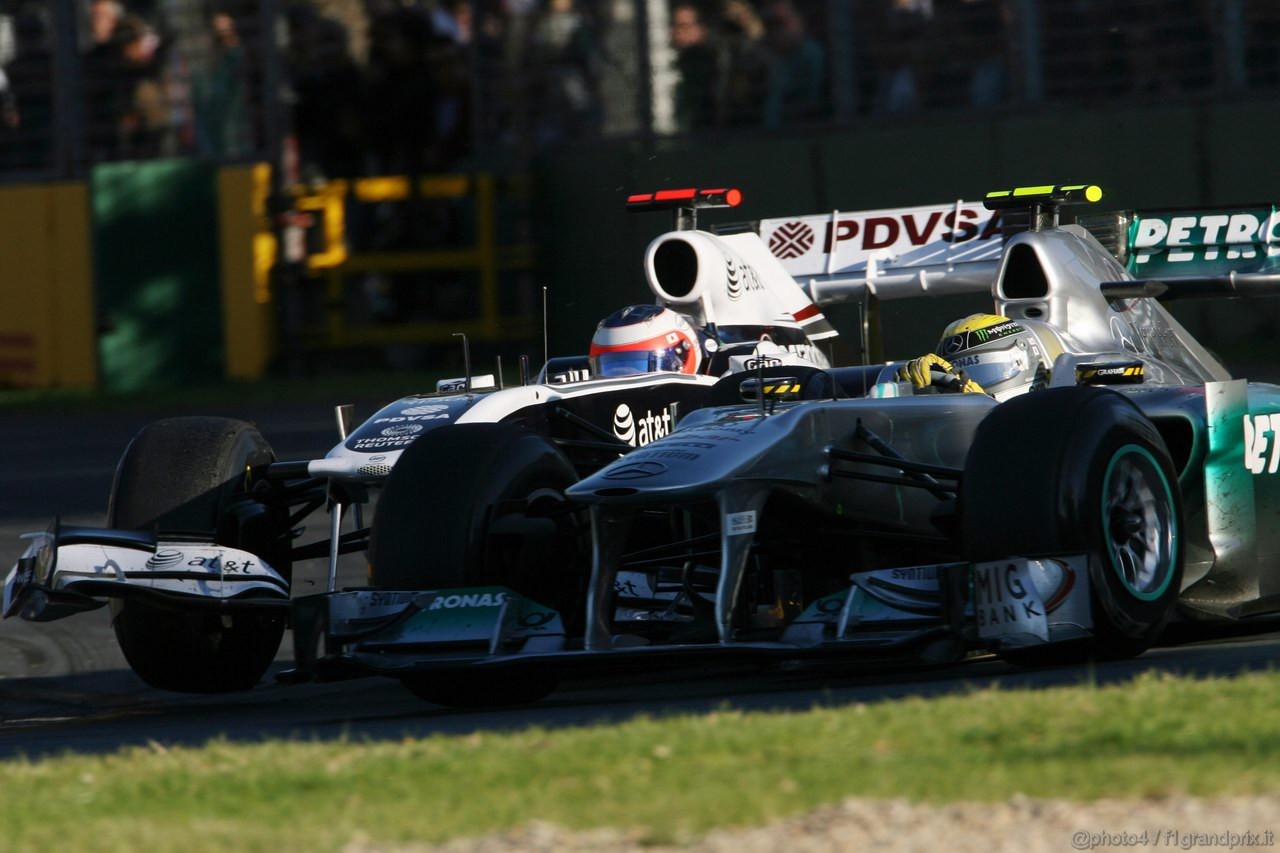 GP AUSTRALIA, 27.03.2011- Gara, Rubens Barrichello (BRA), Williams FW33 e Nico Rosberg (GER), Mercedes GP Petronas F1 Team, MGP W02 