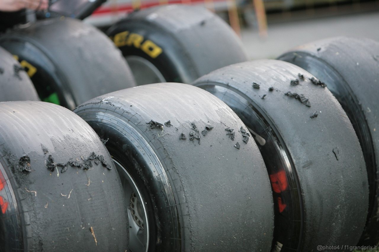 GP AUSTRALIA, 27.03.2011- Gara, Tyres Pirelli 