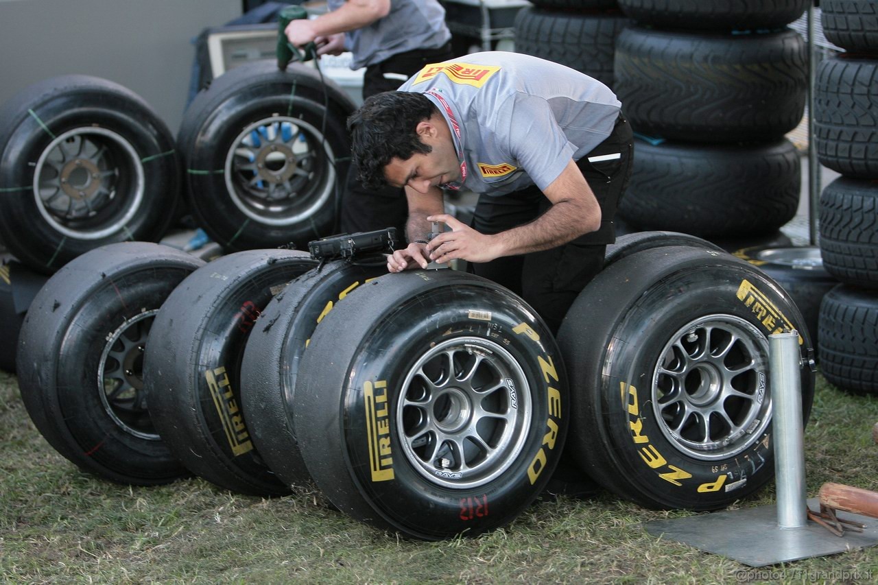 GP AUSTRALIA, 27.03.2011- Gara, Tyres Pirelli 